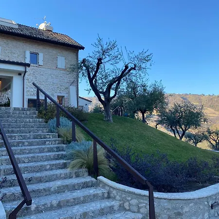 Colle Serrano Relais & * ריפטרנסונה