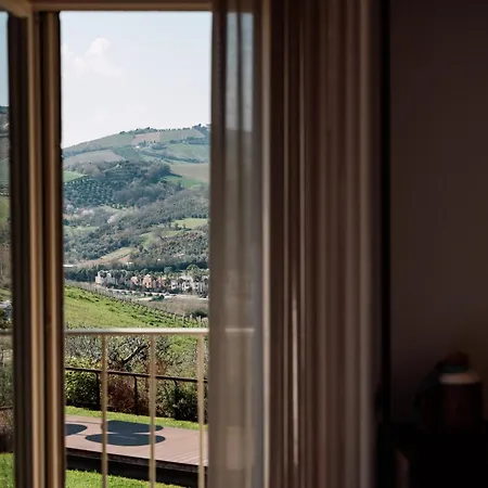 Farm stay Colle Serrano Relais &