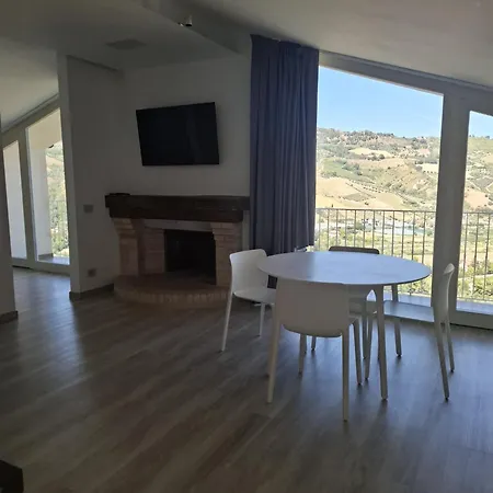 Colle Serrano Relais & مزرعة للإقامة *