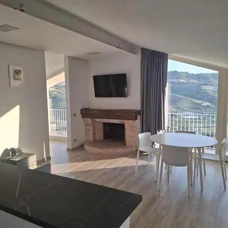 مزرعة للإقامة Colle Serrano Relais & ريباترانسوني