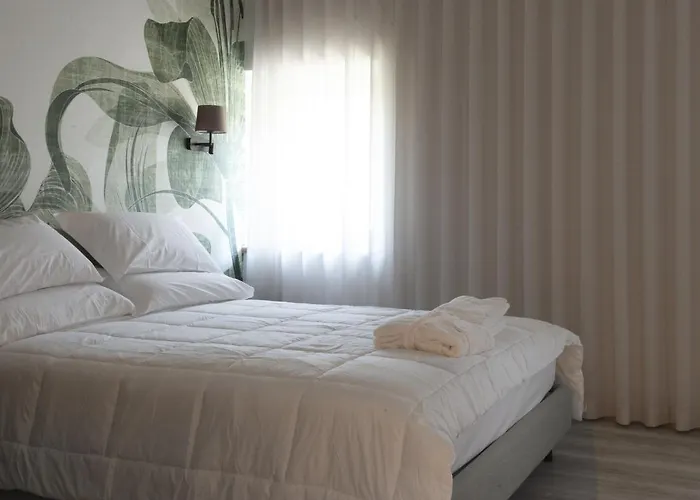 Colle Serrano Relais & * 里帕特兰索内