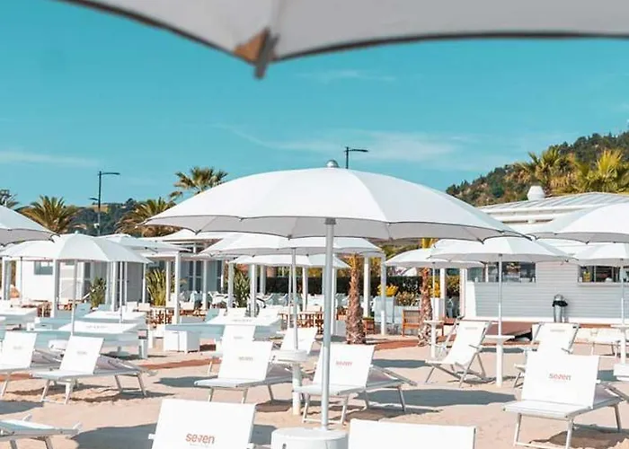 Colle Serrano Relais & 农家乐