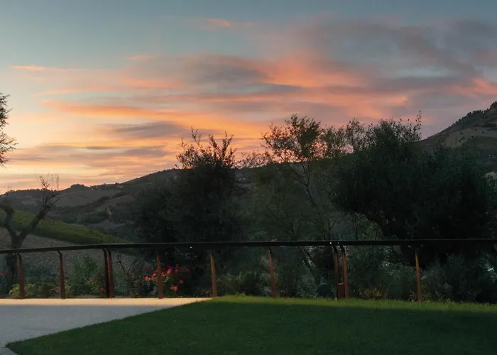 Colle Serrano Relais & 里帕特兰索内