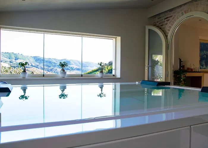 Colle Serrano Relais & 农家乐 *