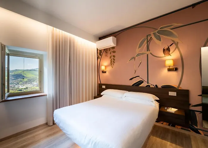 农家乐 Colle Serrano Relais & 里帕特兰索内