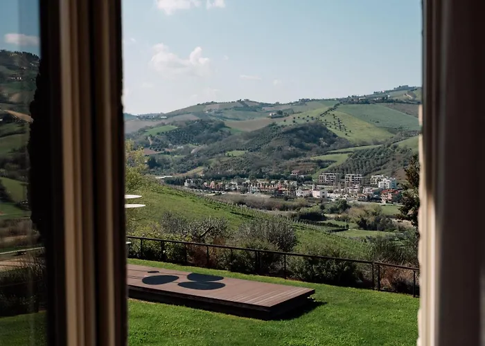 Colle Serrano Relais & 里帕特兰索内