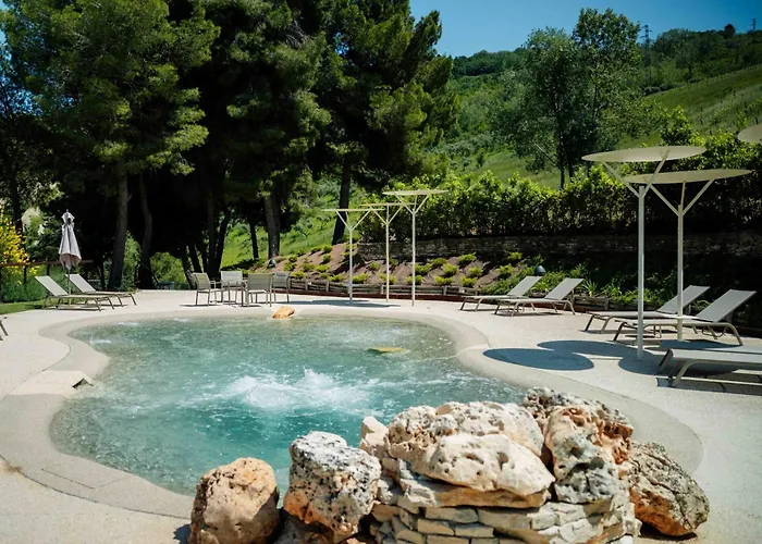 Colle Serrano Relais & * 里帕特兰索内